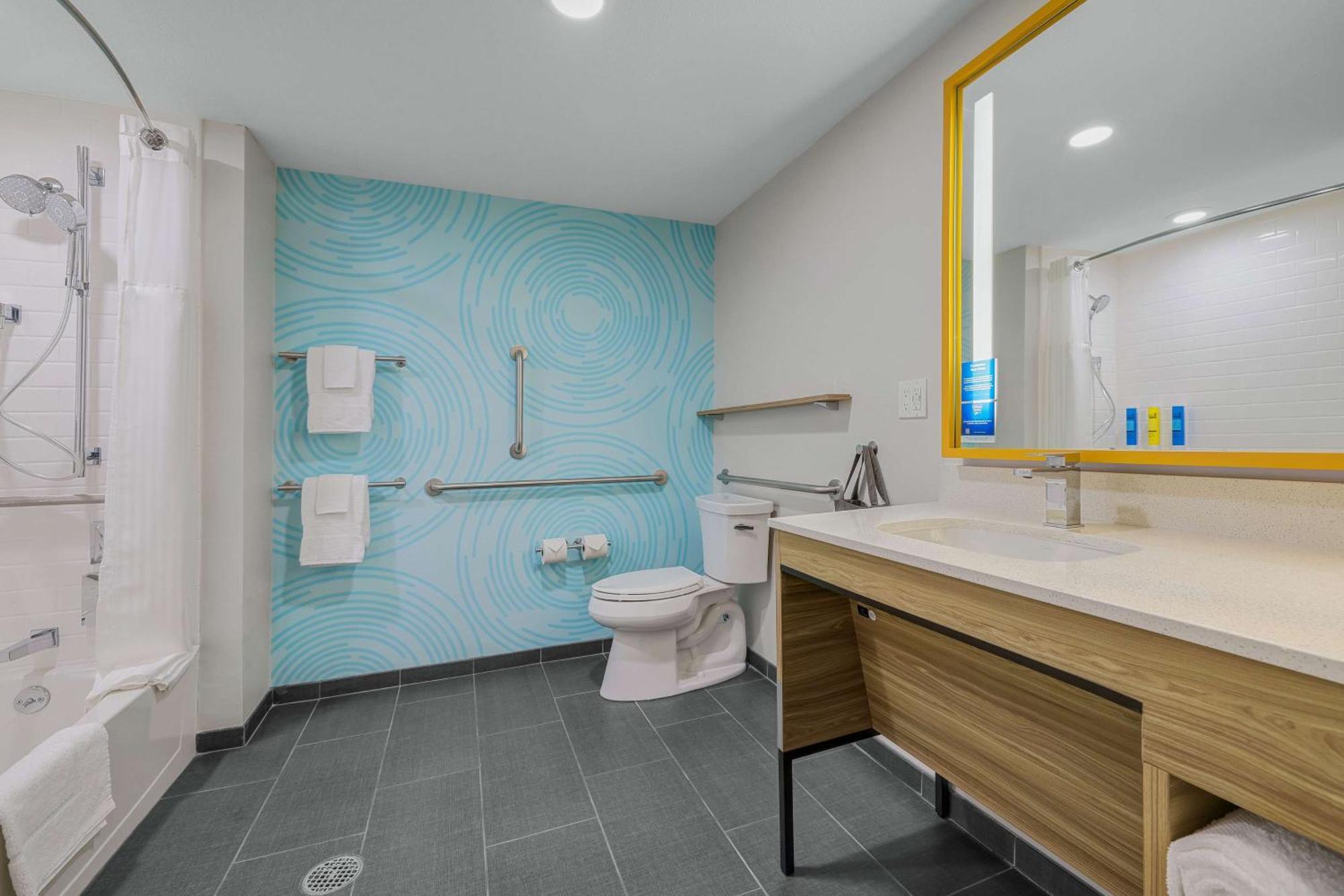 Tru By Hilton Lathrop Hotel Bagian luar foto