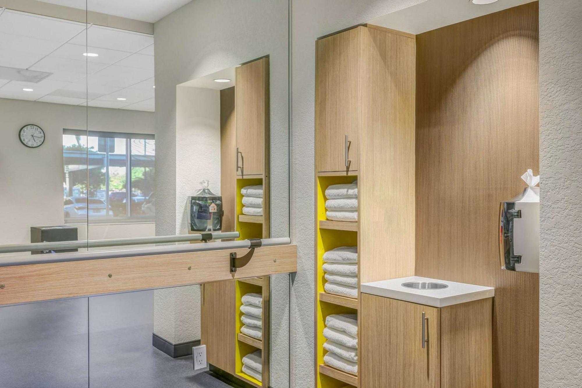 Tru By Hilton Lathrop Hotel Bagian luar foto