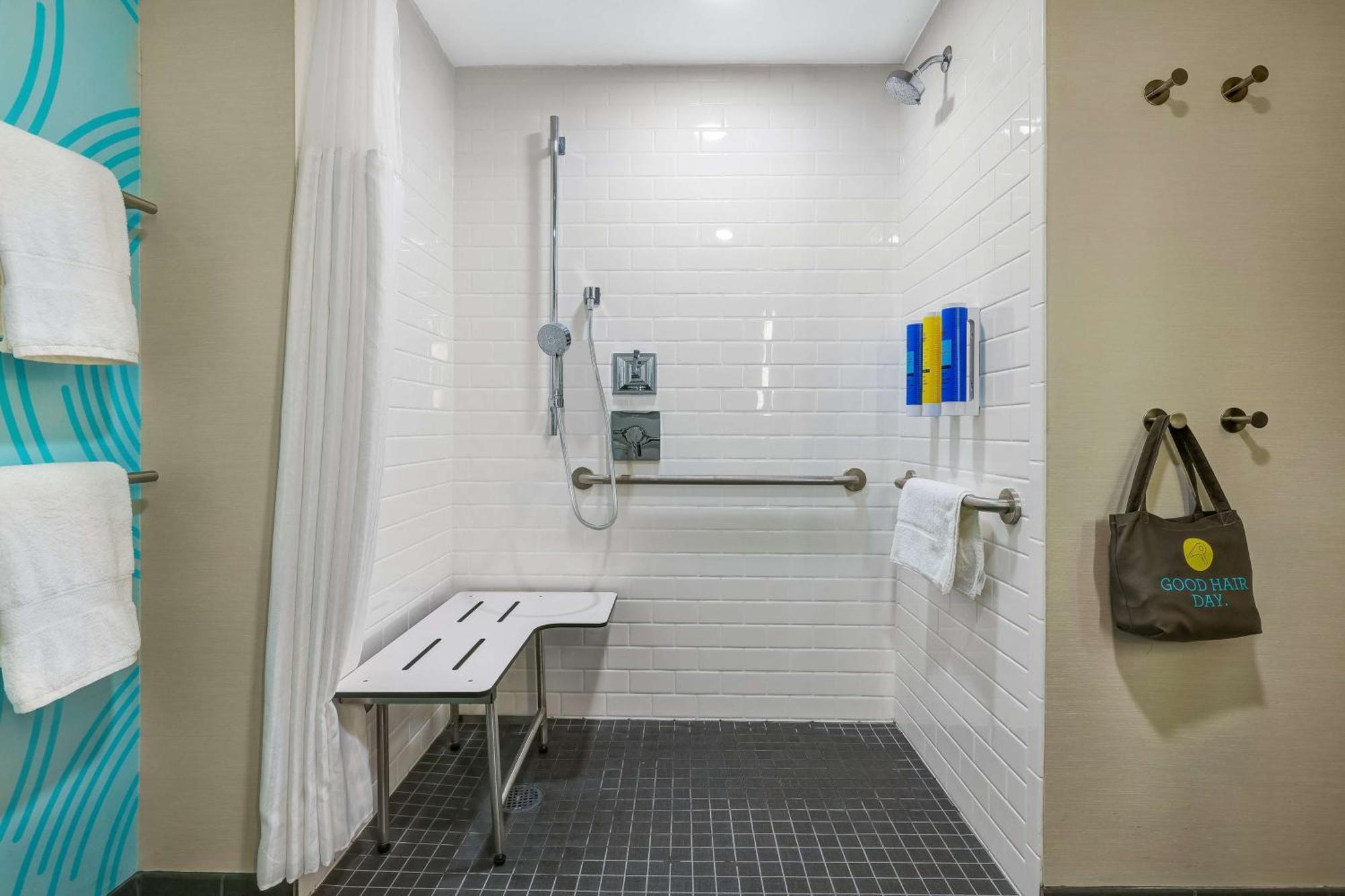 Tru By Hilton Lathrop Hotel Bagian luar foto