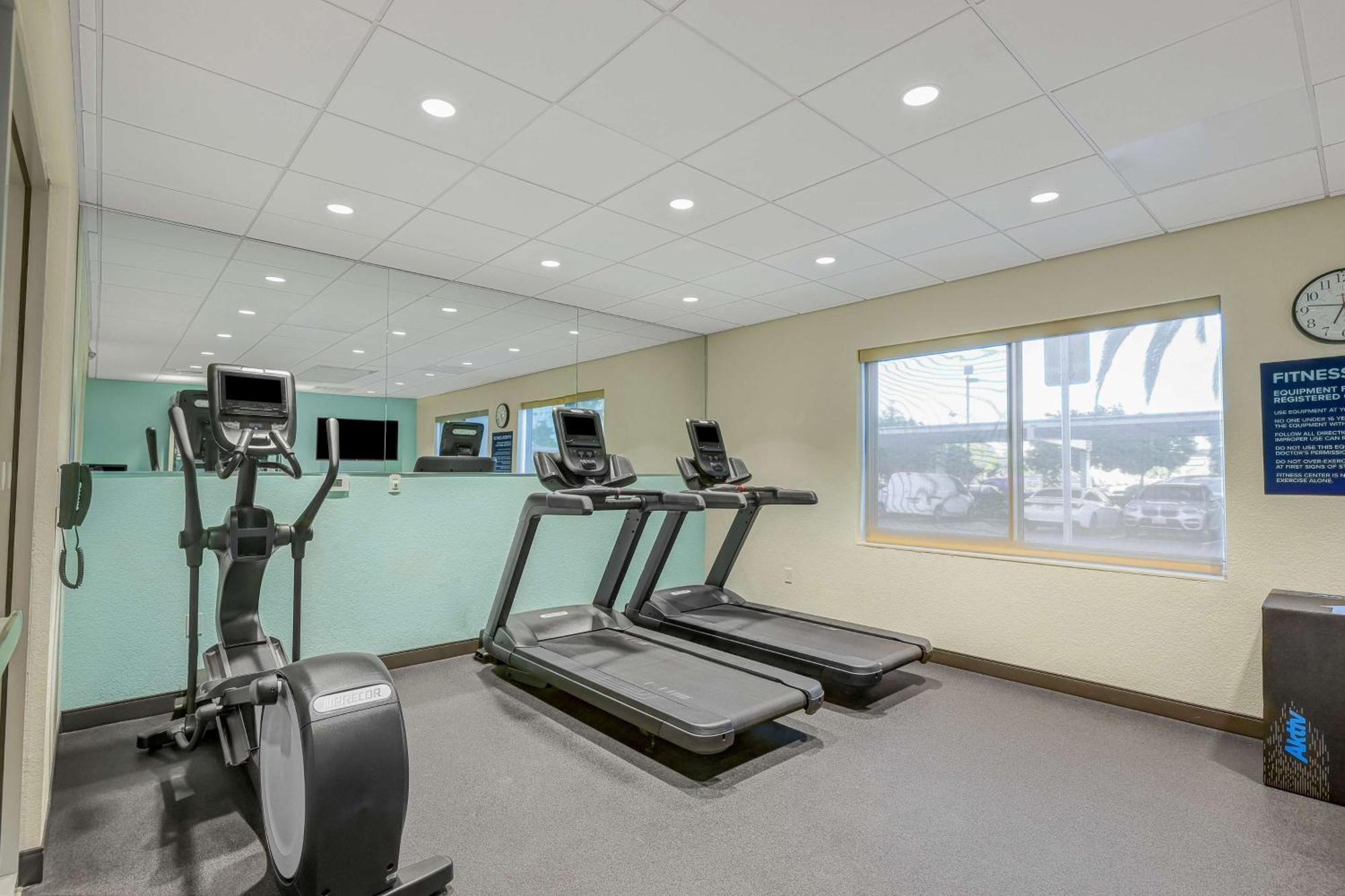Tru By Hilton Lathrop Hotel Bagian luar foto